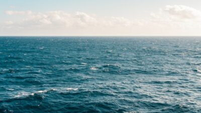 Akdeniz'de göçmenlerin bulunduğu tekne alabora oldu. Çok sayıda göçmenin öldüğü